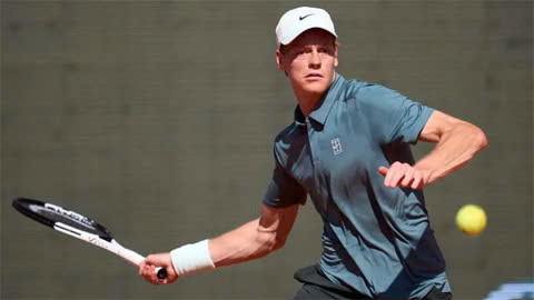 Jannik Sinner trước cơ hội san bằng kỳ tích của Djokovic